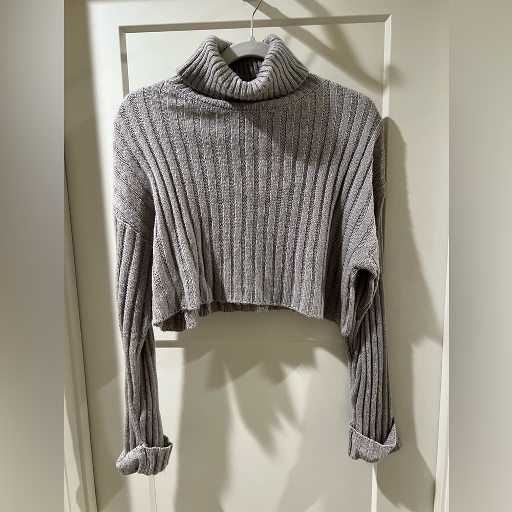 Knit cropped turtleneck sweater